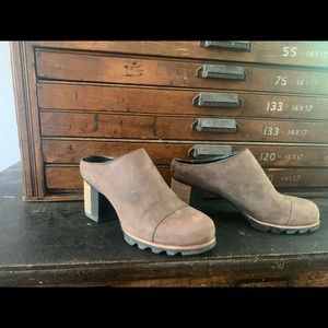 Sorel heeled clogs Sz 8